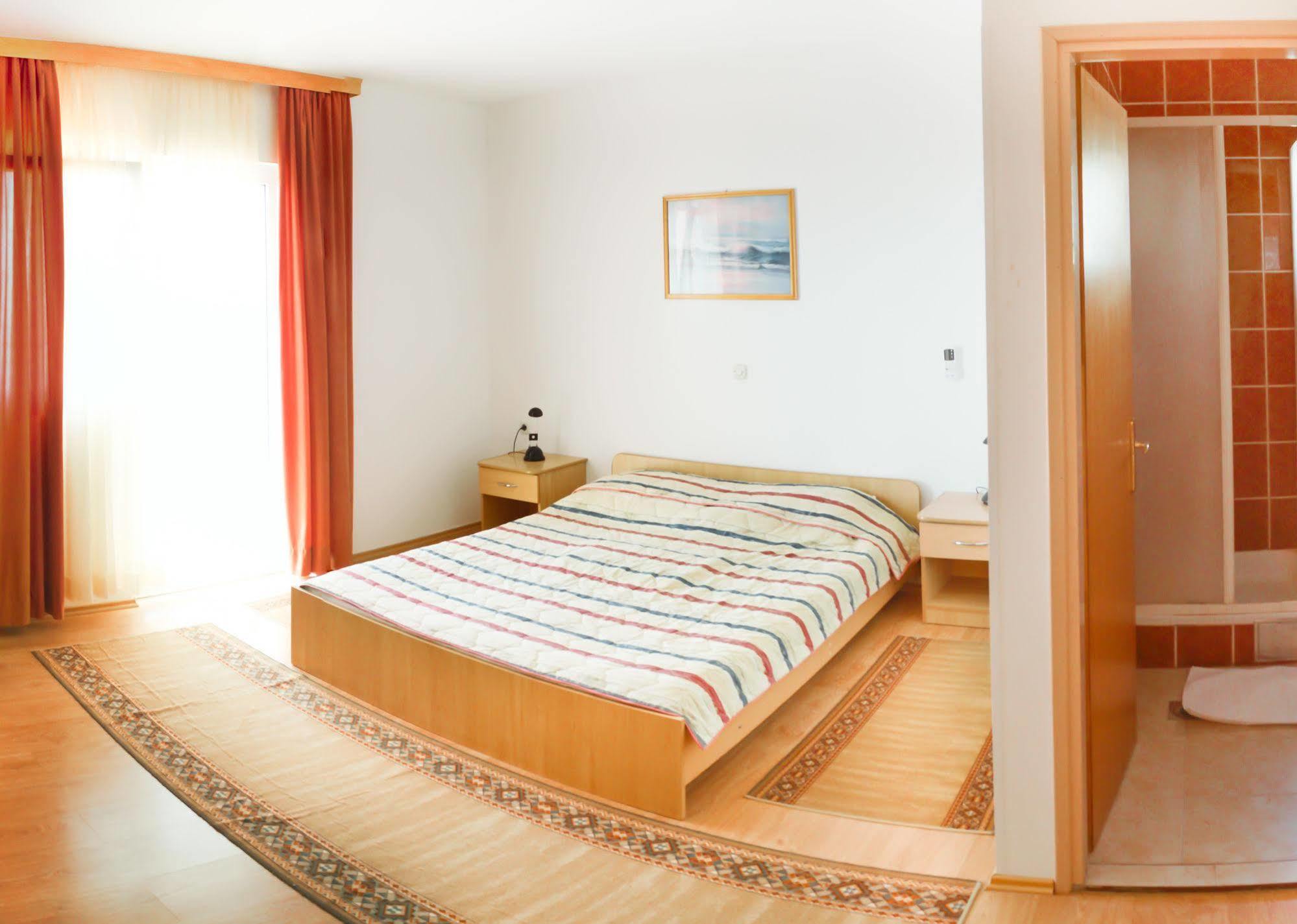 Hotel Tony Đảo Pag Ngoại thất bức ảnh